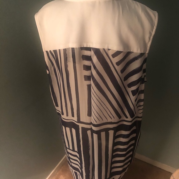 NWT Button down sleeveless long Navy & White top - Picture 3 of 6